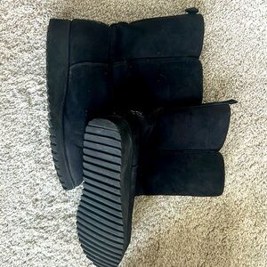 NY&C Uggs